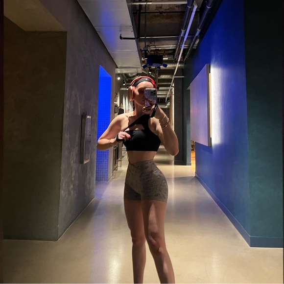 Meet your Posher, Ana Paola - Picture 2 of 5